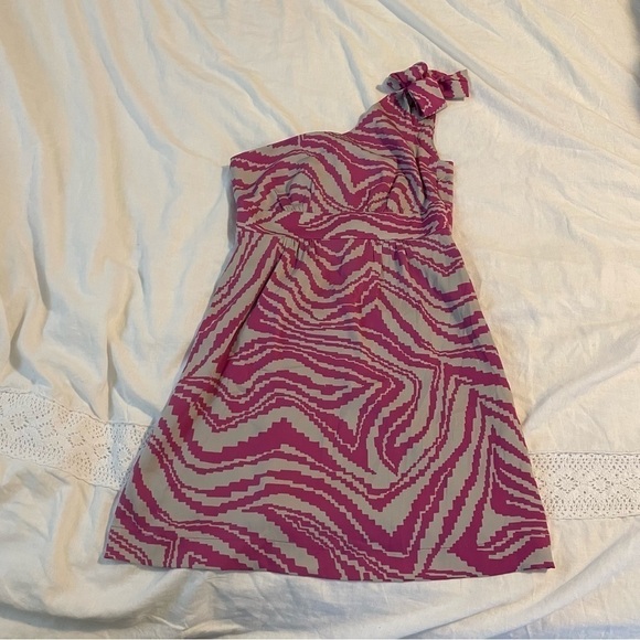 Trina Turk Sz 0 Stripes Cold Shoulder One Shoulder 95% Silk Dress Pink Gray - Picture 1 of 8